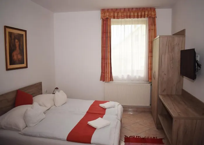 Varga Apartmanhaz Daire *
