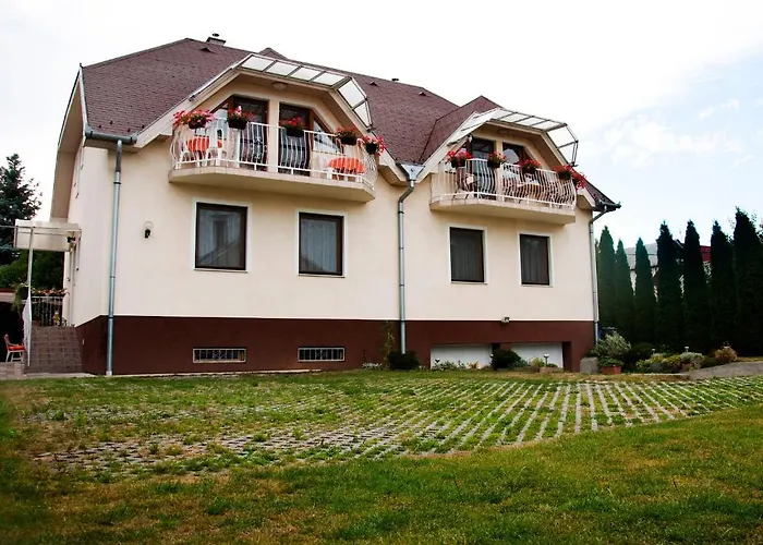 Varga Apartmanhaz Daire *